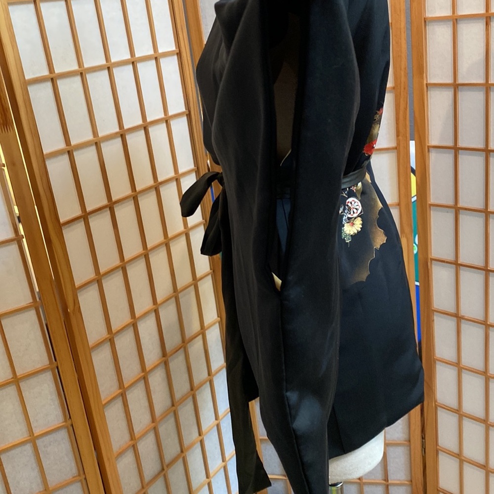 EUC Beautifully Made Kimono - Picture 2 of 13